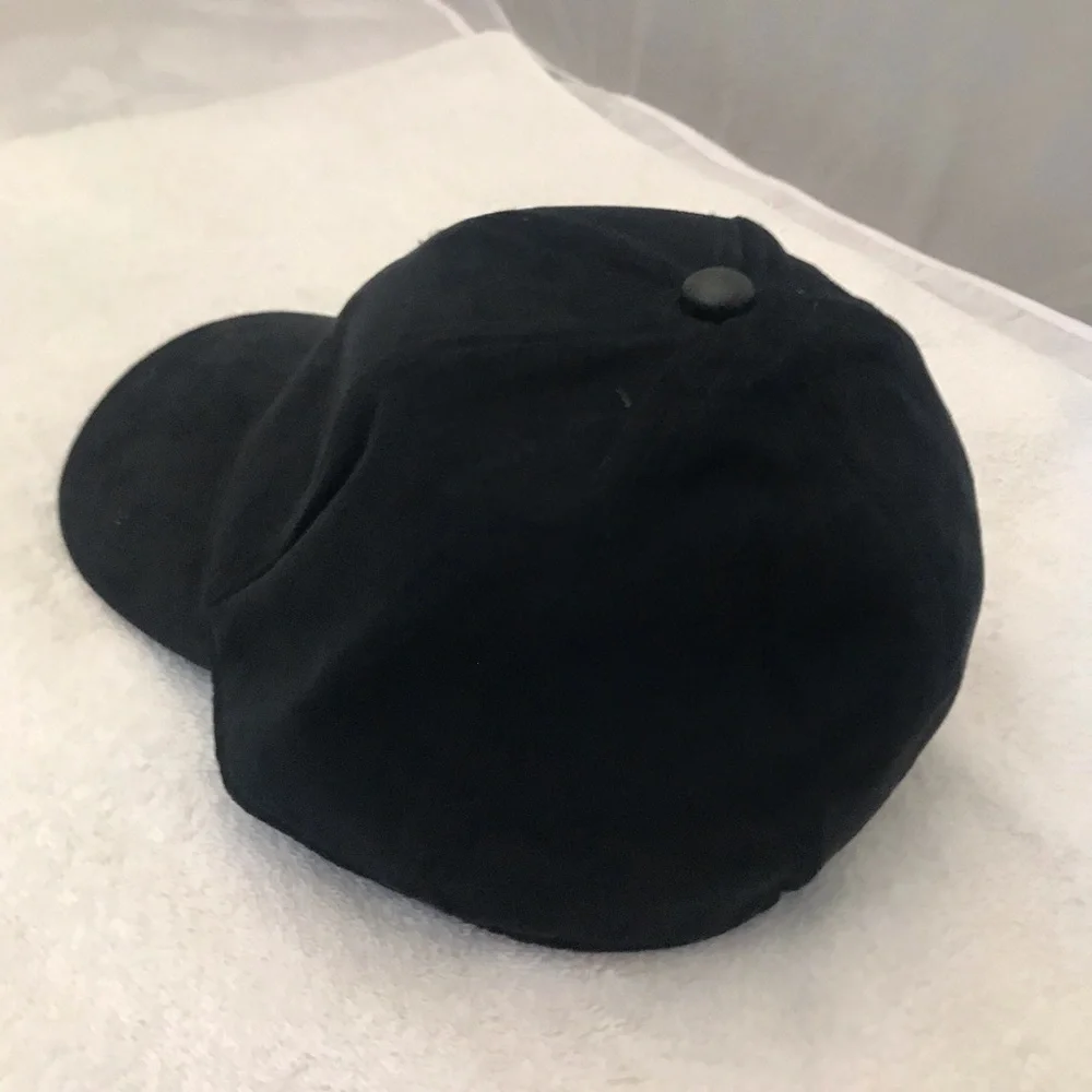 H & M Women's Fitted M/56 Black Velvet Designer Hat